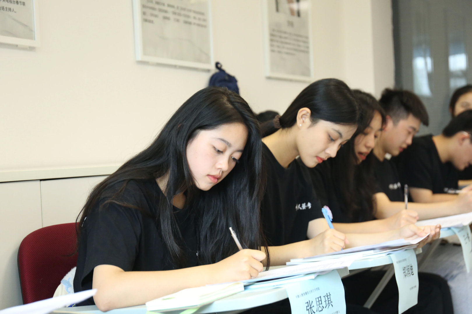 表演艺考朗诵稿件《小时候的惶恐》