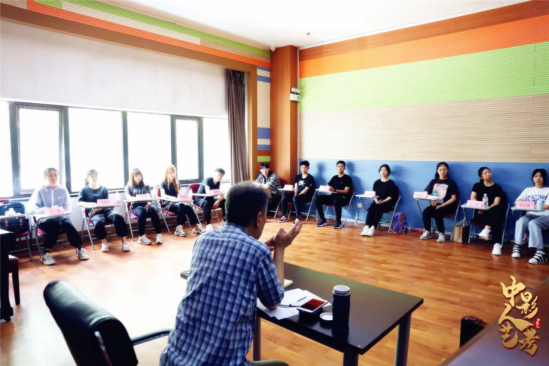 表演艺考朗诵稿件《小时候的惶恐》