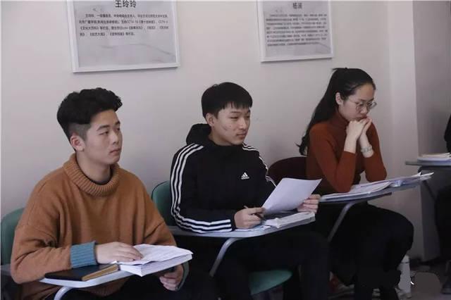 表演艺考朗诵稿件《小时候的惶恐》