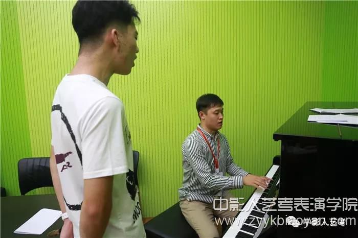 如何打下扎实的声乐基础