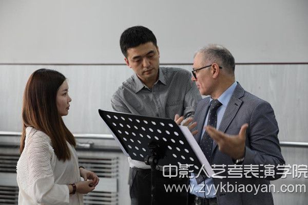 意大利阿维利诺音乐学院Pasquale Tizzani教授访问艺术教育学院并讲授声乐大师课.jpg