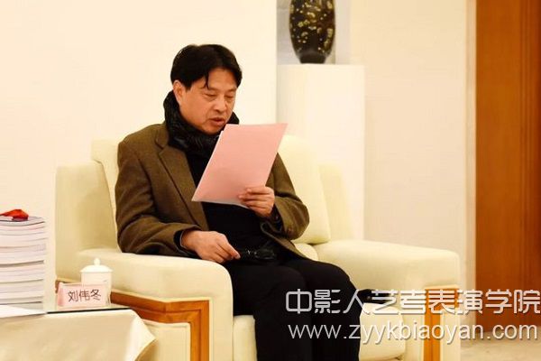 刘伟冬在现场宣读了彭丽媛教授的回信.jpg