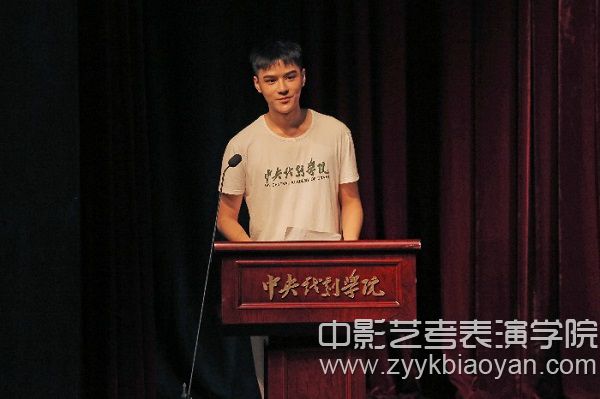 2017级表演系学生周川珺.jpg