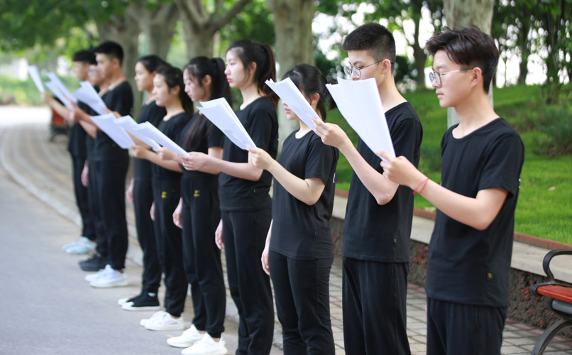 学生早功现场